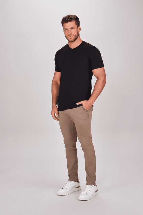 CAMISETA SLIM FIT MANGA CURTA BÁSICA COM DECOTE 'V'