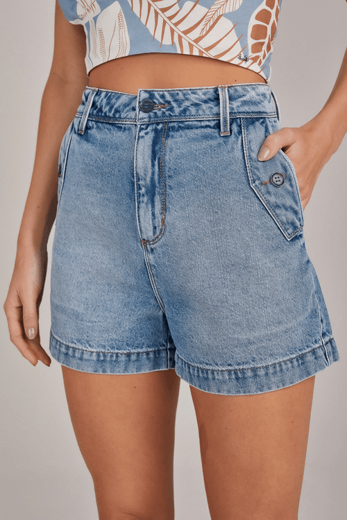 SHORTS JEANS CÓS ALTO COM LAPELA