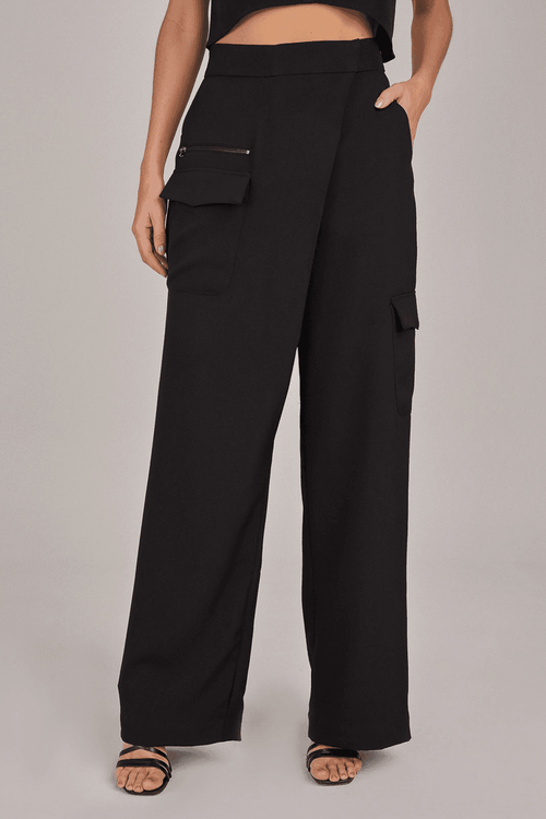 CALÇA TRANSPASSADA DETALHE BOLSOS