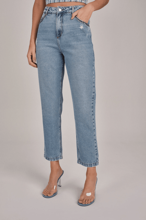 CALÇA JEANS MOM COM BORDADO