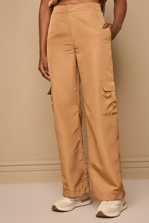 CALÇA RETA COM BOLSO FACA