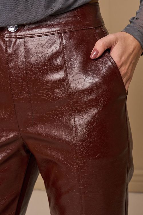 CALÇA ALFAIATARIA DE MATERIAL SINTÉTICO