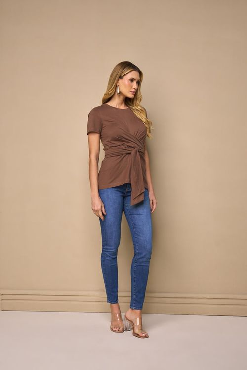 BLUSA COM AMARRAÇÃO NA FRENTE