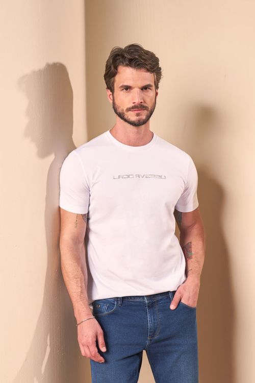 CAMISETA COM LOGO ESTILIZADA