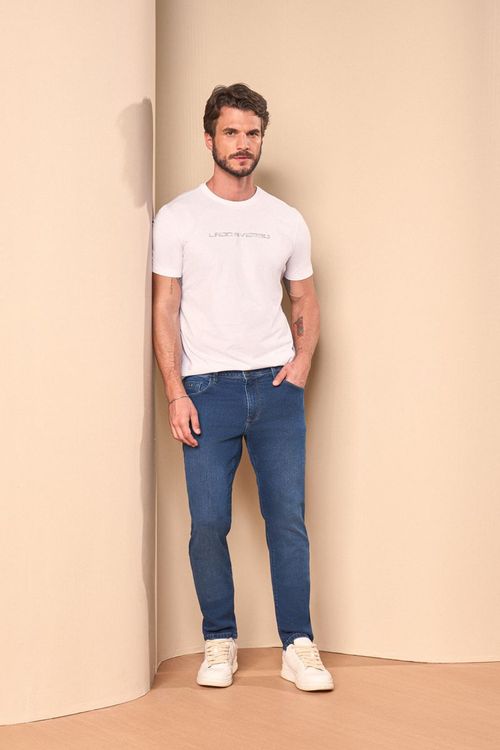 CAMISETA COM LOGO ESTILIZADA