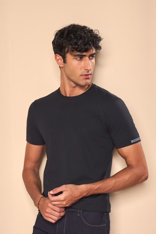 CAMISETA MANGA CURTA ESTAMPA PUNHO