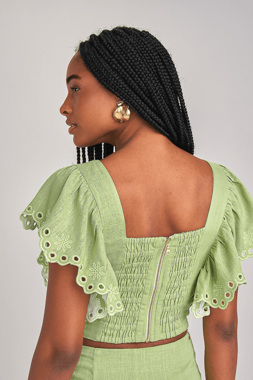 BLUSA COM DECOTE RETO
